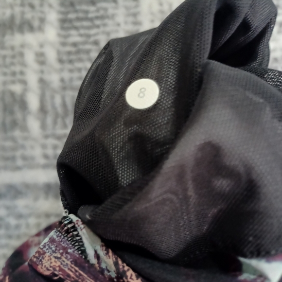 Lululemon Tranquil Crop Kara Blossom Multi / Black Sz 8 Athleisure Gorpcore - Picture 7 of 12